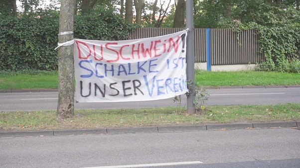 Protestbanner von Schalke-Fans Protestbanner von Schalke-Fans