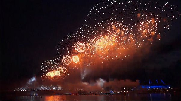 جشن بادبانهای سرخ در سنت پترزبورگ جشن بادبانهای سرخ در سنت پترزبورگ