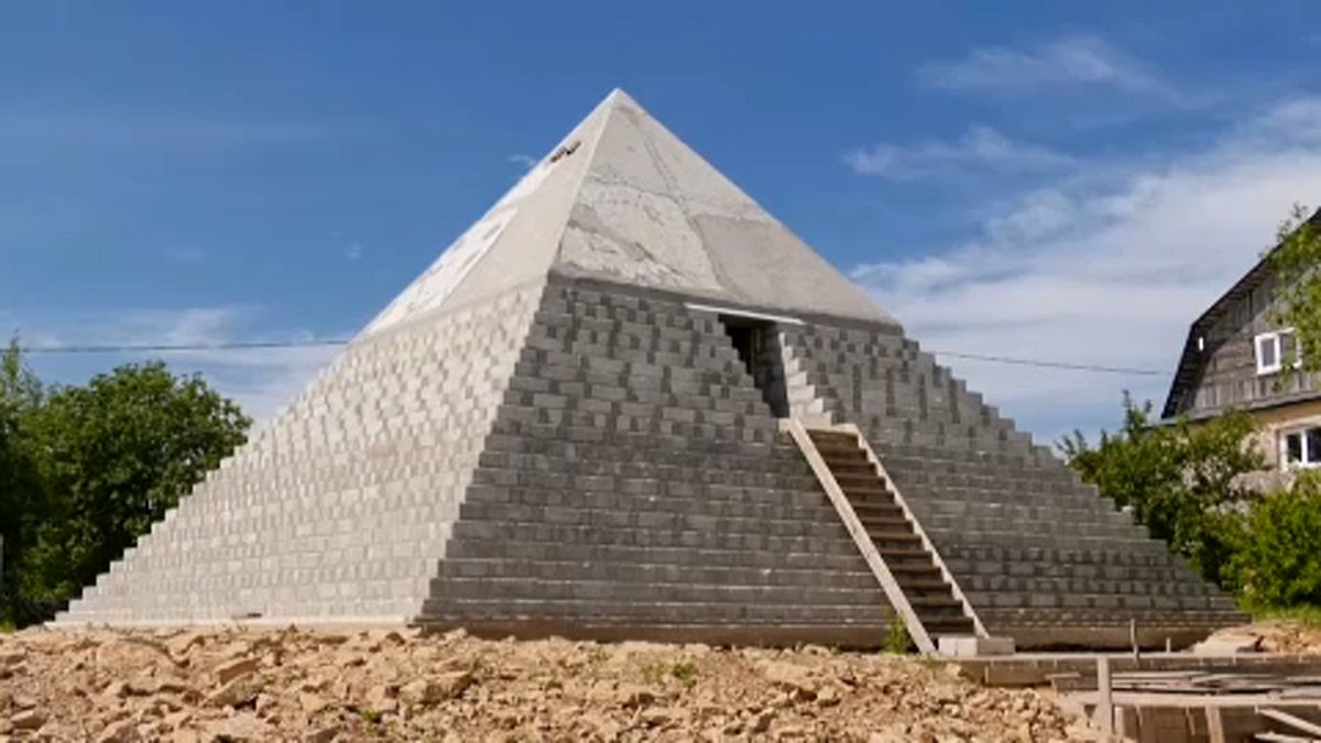Nocsak, egy piramis van a kertben!