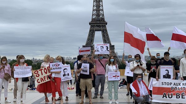 Акция солидарности с белорусской оппозицией в Париже Акция солидарности с белорусской оппозицией в Париже