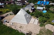 Ρωσία: Μια πυραμίδα στην αυλή σπιτιού