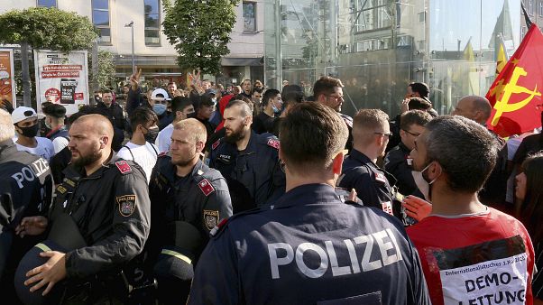 Bekérette a török nagykövetet a bécsi zavargások miatt az osztrák kancellár Bekérette a török nagykövetet a bécsi zavargások miatt az osztrák kancellár