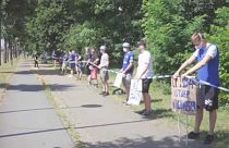 COVID-19 Németország: élőlánccal tiltakoztak a Schalke 04 szurkolói