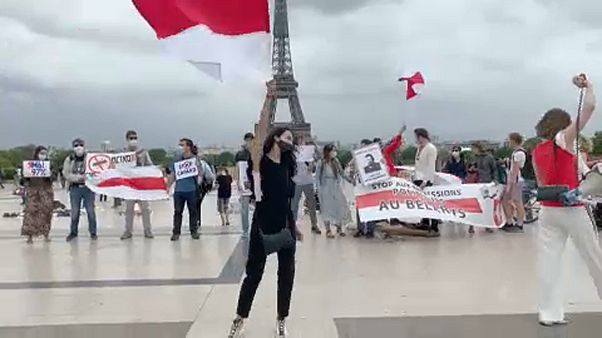 A fehérorosz ellenzékért tüntettek Párizsban A fehérorosz ellenzékért tüntettek Párizsban