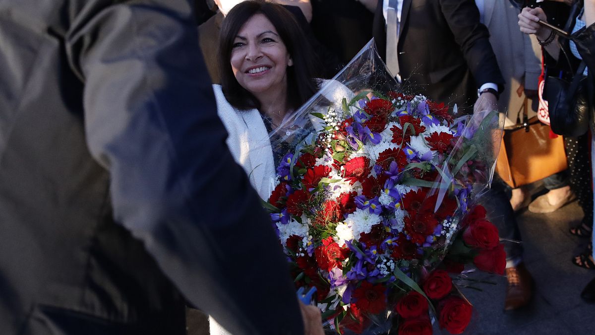  رئيسة بلدية باريس الاشتراكية آن هيدالغو تحتفل بإعادة انتخابها في الانتخابات البلدية