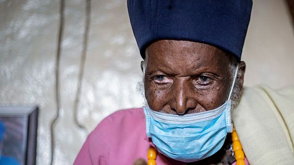 O monge etíope Tilahun Woldemichael, que se crê ter 114 anos, sobreviveu ao novo coronavírus O monge etíope Tilahun Woldemichael, que se crê ter 114 anos, sobreviveu ao novo coronavírus