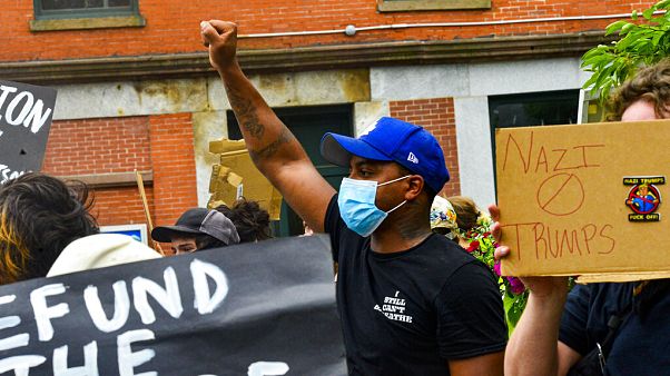 Donald Trump hat am Sonntag ein Video mit Neo-Nazi-Inhalt weiterverbreitet. Darin ist die Rede von "White Power". Donald Trump hat am Sonntag ein Video mit Neo-Nazi-Inhalt weiterverbreitet. Darin ist die Rede von "White Power".