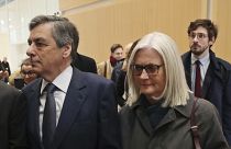Eski Fransa Başbakanı Fillon'a yolsuzluktan hapis cezası