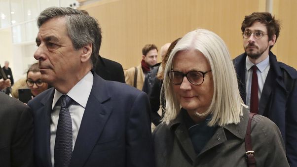 El ex primer ministro francés François Fillon, condenado a 2 años de prisión firme El ex primer ministro francés François Fillon, condenado a 2 años de prisión firme
