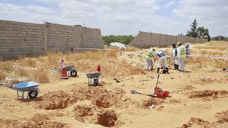  موقع مقبرة جماعية مشتبه بها في بلدة ترهونة، ليبيا.