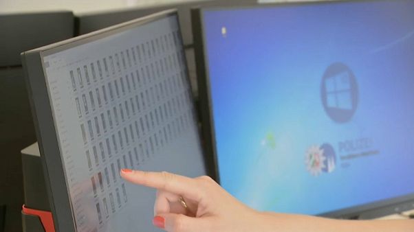 NRW: Pädophilen-Netzwerk mit wohl 30.000 Mitgliedern von Chatgruppe entdeckt NRW: Pädophilen-Netzwerk mit wohl 30.000 Mitgliedern von Chatgruppe entdeckt