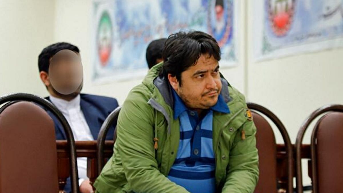 دادگاه انقلاب ایران روح‌الله زم را به اعدام محکوم کرد