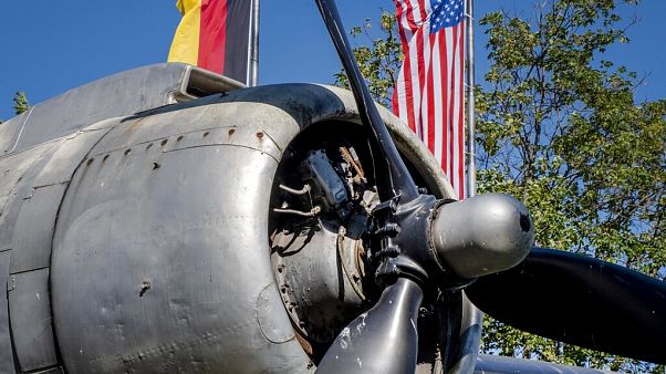 Der Propeller eines alten Rosinenbombers am Flughafen in Frankfurt. Der Propeller eines alten Rosinenbombers am Flughafen in Frankfurt.