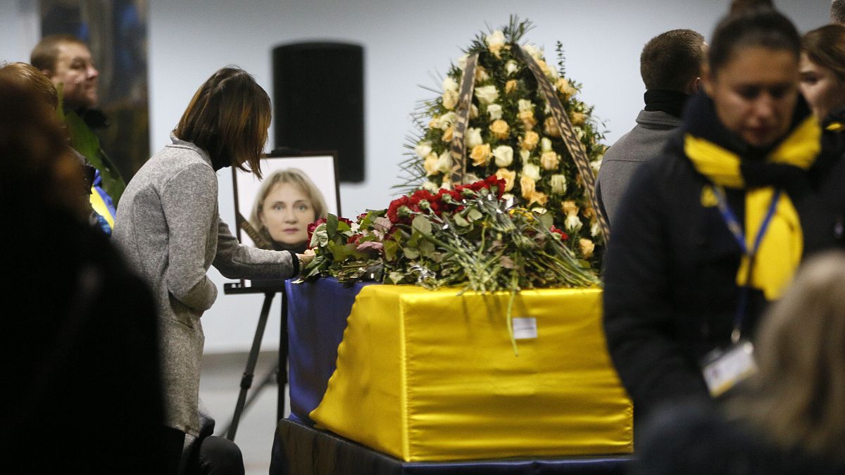 خلال جنازة إحدى ضحايا الطائرة المدنية الأوكرانية التي أسقطها الجيش الإيراني 