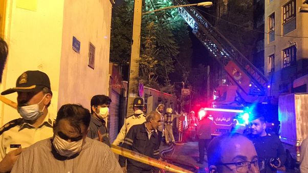 İran'ın başkenti Tahran'daki Şeriati Caddesi'nde bulunan bir klinikte henüz belirlenemeyen bir nedenle meydana gelen patlamada 3 kişi yaralandı İran'ın başkenti Tahran'daki Şeriati Caddesi'nde bulunan bir klinikte henüz belirlenemeyen bir nedenle meydana gelen patlamada 3 kişi yaralandı