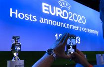 كأس هنري ديلوناي لبطولة كرة القدم الأوروبية ويفا قبل حفل الإعلان عن استضافة كأس الأمم الأوروبية 2020 سويسرا. 