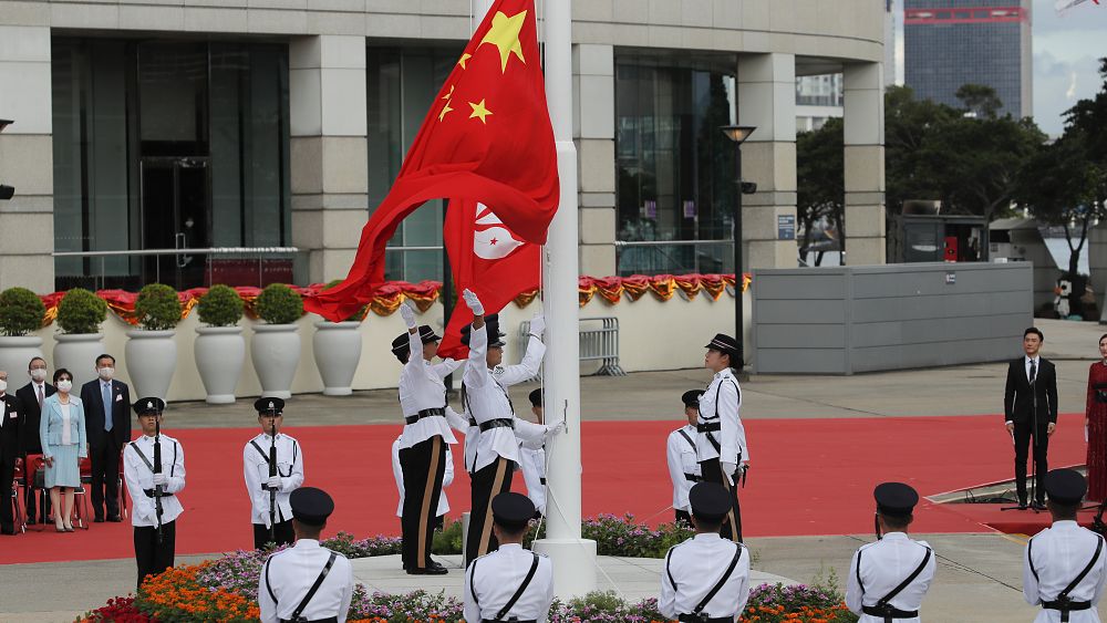 Hong Kong entre anniversaire et des dizaines d'arrestations
