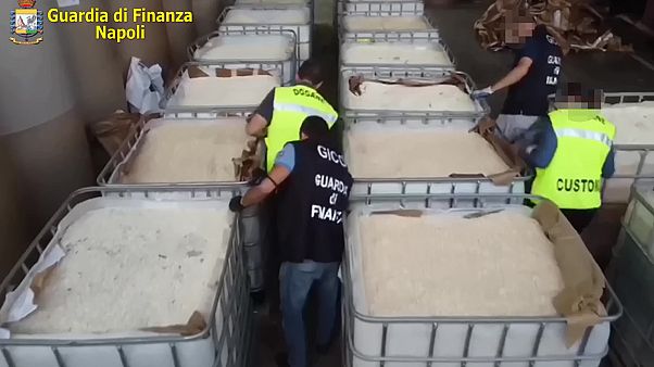 إيطاليا تصادر كمية قياسية تبلغ 14 طنا ً من الأمفيتامين المصنع من قبل داعش في سوريا إيطاليا تصادر كمية قياسية تبلغ 14 طنا ً من الأمفيتامين المصنع من قبل داعش في سوريا