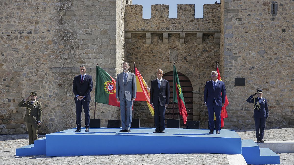 Los jefes de Gobierno de España y Portugal insisten en la cautela tras la reapertura de fronteras