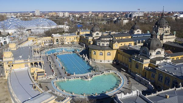 Széchenyi-Thermalbad in Budapest während des Lockdowns Széchenyi-Thermalbad in Budapest während des Lockdowns