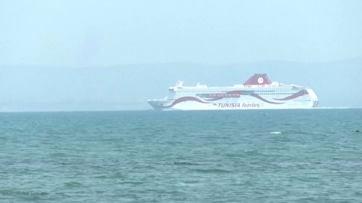 شاهد: باخرة تونسية تبحر دون مسافرين إلى مرسيليا إثر تضارب في إجراءات فتح الحدود