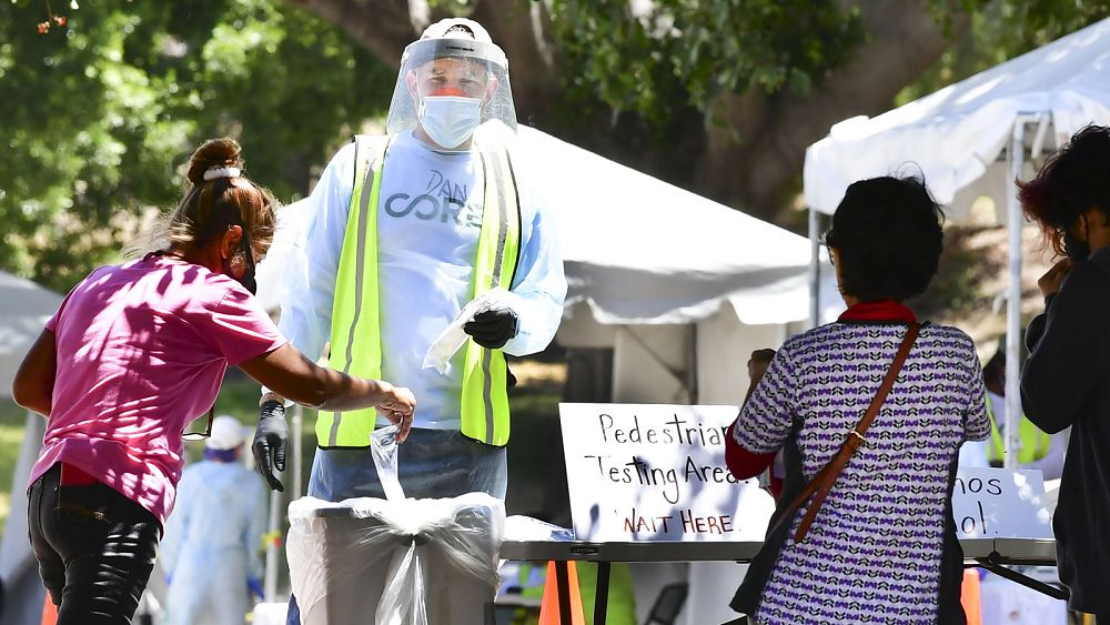 Coronavirus : plus de 160 000 cas quotidiens depuis une semaine