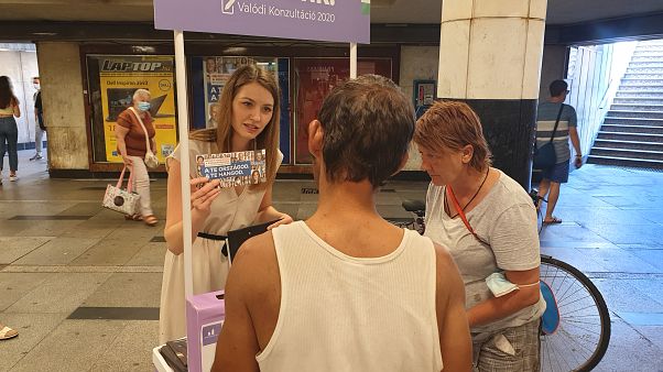 Nemzeti Manipuláció: az ellenzéki pártok inkább begyűjtik a konzultációs íveket Nemzeti Manipuláció: az ellenzéki pártok inkább begyűjtik a konzultációs íveket