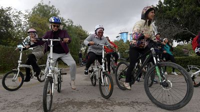 زنان دوچرخه‌سوار تونسی چالش‌های جنسیتی را به چالش کشیدند  