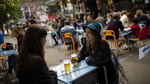 Mit Freunden in Übersee ein Bierchen trinken: Das muss wohl noch eine Weile warten... Mit Freunden in Übersee ein Bierchen trinken: Das muss wohl noch eine Weile warten...