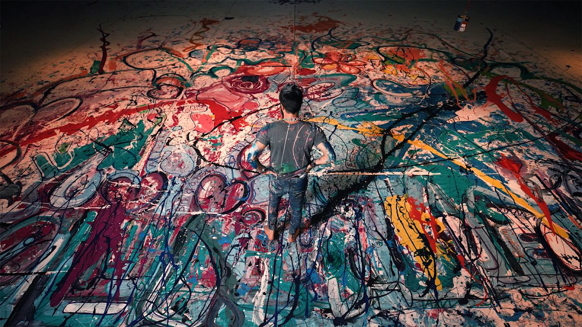 Ressam Sacha Jafri iki futbol sahası büyüklüğündeki tablosuyla rekora koşuyor
