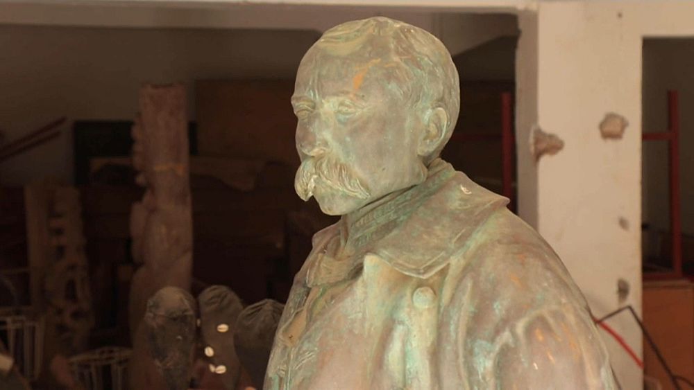 Sénégal la statue du général Faidherbe fait débat Euronews