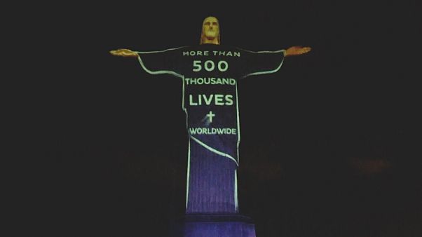 Hommage aux victimes du coronavirus au Brésil Hommage aux victimes du coronavirus au Brésil
