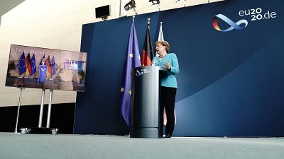 Merkel: "Crise deve ter uma resposta massiva e poderosa"