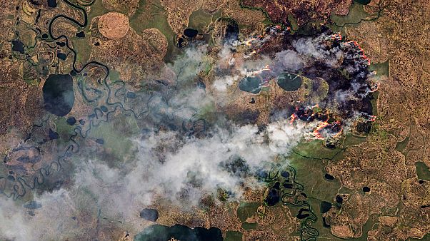 Incendie dans la République de Sakha, en Sibérie, sur le 77e parallèle, dans le cercle polaire Incendie dans la République de Sakha, en Sibérie, sur le 77e parallèle, dans le cercle polaire
