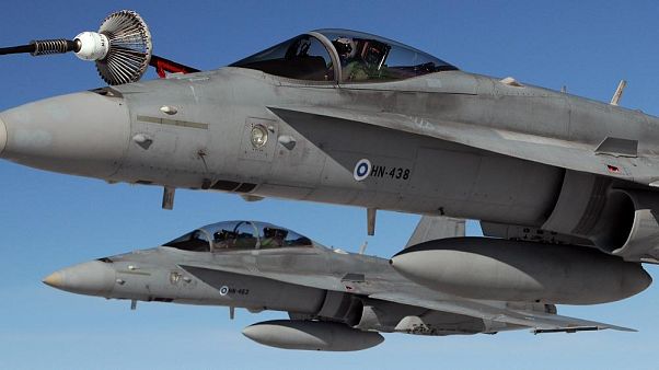Finlandiya Hava Kuvvetleri artık beyaz-mavi-beyaz daireden oluşan amblemi kullanıyor Finlandiya Hava Kuvvetleri artık beyaz-mavi-beyaz daireden oluşan amblemi kullanıyor