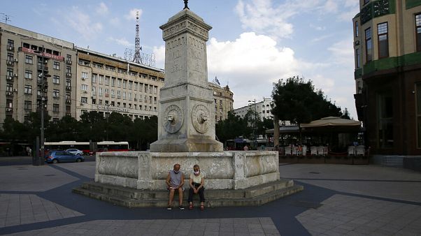 A szinte teljesen üres belgrádi főtér A szinte teljesen üres belgrádi főtér