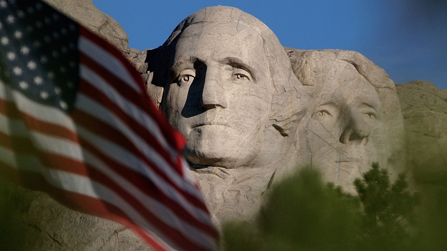 En Campagne Au Mont Rushmore Trump Provoque La Colere Des Amerindiens Euronews