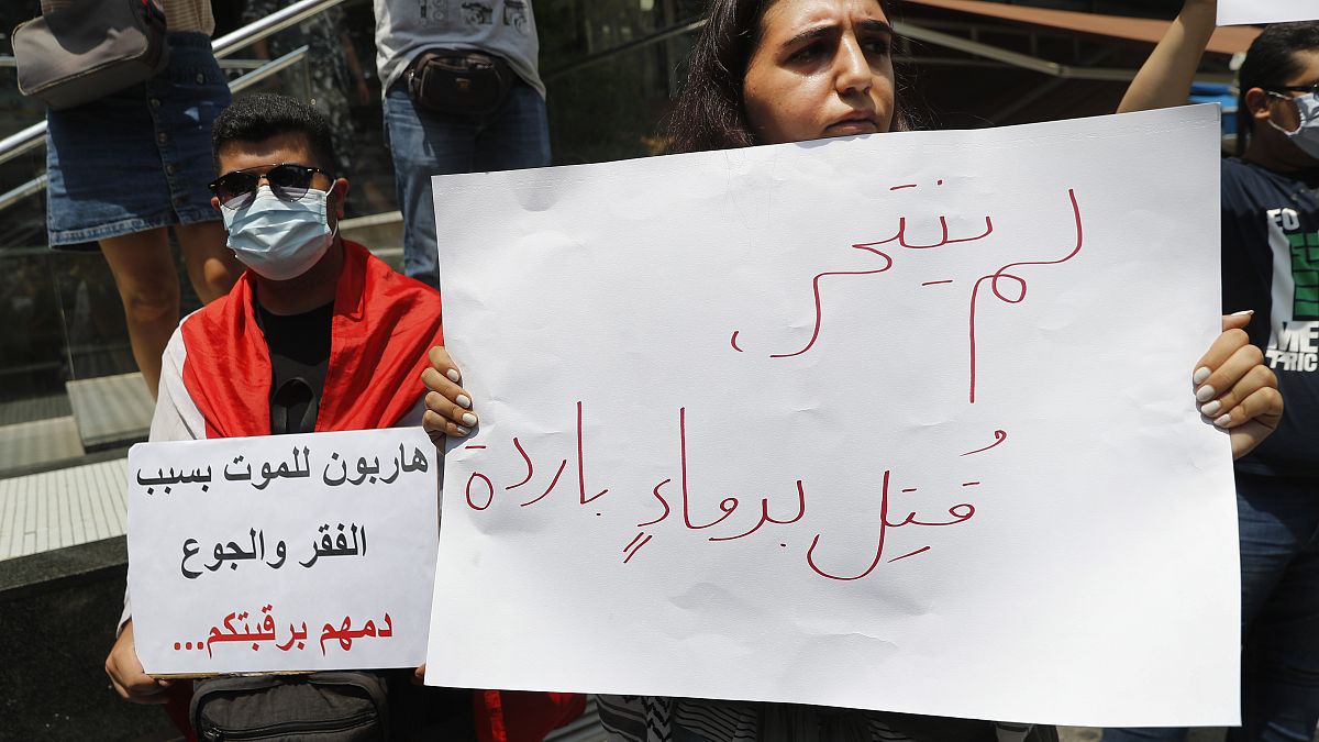 انتحار لبنانييَن بسبب الضائقة المعيشية يثير انتقادات واسعة للسلطات