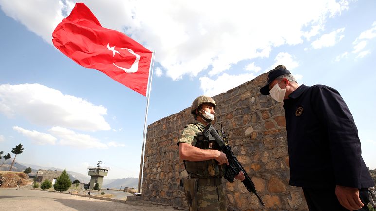 Irak askeri birliklerinin Türkiye’nin ilerleyişini durdurmak için mevzilerini güçlendirdiği iddiası