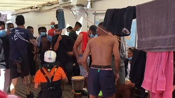 Migrantes a bordo del Ocean Viking Migrantes a bordo del Ocean Viking