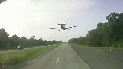آمریکا؛ فرود ایمن هواپیمایی با مشکل فنی در یک بزرگراه