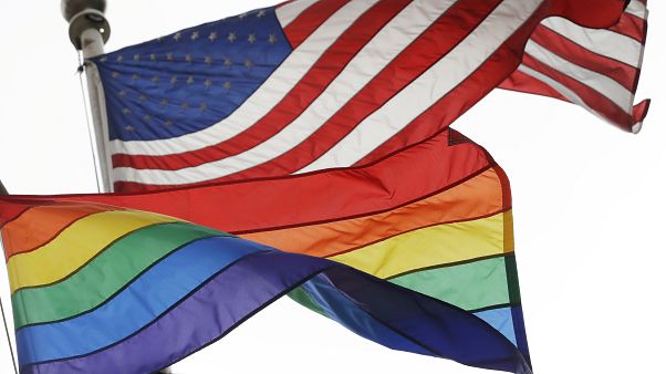 Rusya Devlet Başkanı Putin LGBT Bayrağı asan ABD Büyükelçiliği ile dalga geçti Rusya Devlet Başkanı Putin LGBT Bayrağı asan ABD Büyükelçiliği ile dalga geçti