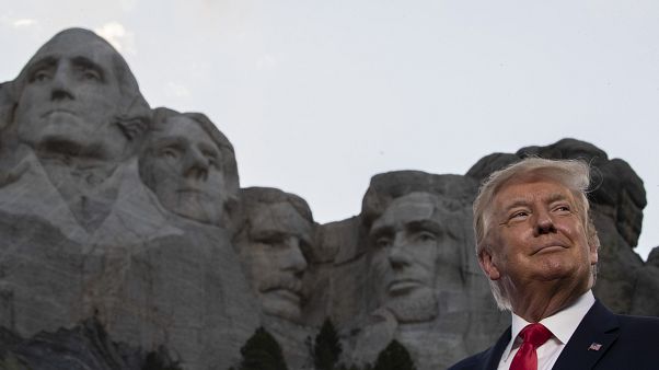 „Mindestens zehn Jahre Gefängnis": Trump will gegen Verunstaltung von Denkmälern vorgehen „Mindestens zehn Jahre Gefängnis": Trump will gegen Verunstaltung von Denkmälern vorgehen