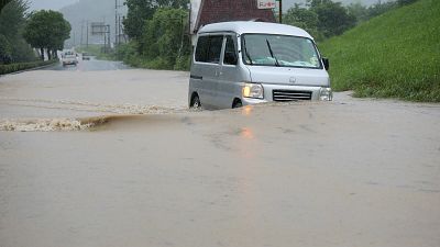 Las fuertes lluvias sumergen varias localidades del suroeste de Japón 