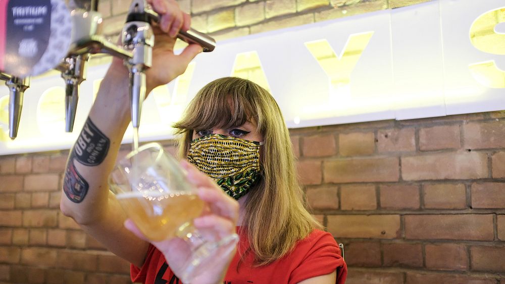L'Angleterre se déconfine avec la réouverture des bars et des salons de coiffure