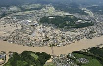 Japonya’nın güneybatısındaki Kumamoto eyaletinde şiddetli yağmur ve taşkında 10'dan fazla kişi öldü.