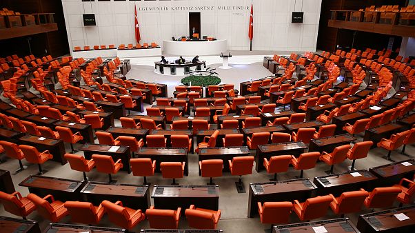Metropoll Türkiye'nin nabzı anketine göre iktidar partilerinin pandemi sürecindeki oy kaybı sürüyor. Metropoll Türkiye'nin nabzı anketine göre iktidar partilerinin pandemi sürecindeki oy kaybı sürüyor.