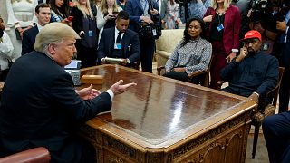 لقاء الرئيس دونالد ترامب بمغني الراب كاني ويست في المكتب البيضاوي بالبيت الأبيض في العام 2018