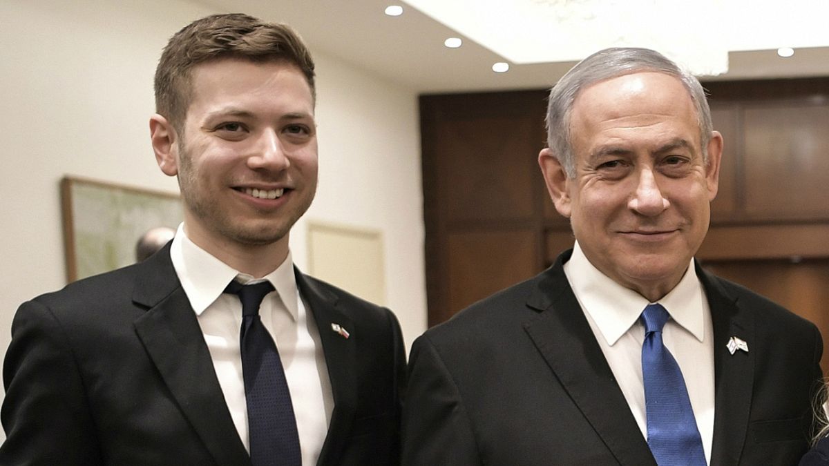 İsrail Başbakanı Binyamin Netanyahu'nun (sağda) oğlu Yair Netanyahu (sol) 