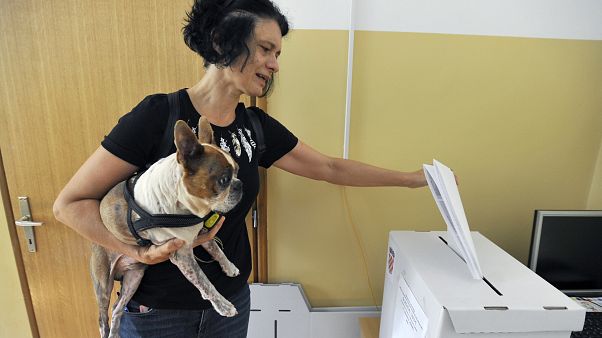 Reñidas elecciones en Croacia entre centro derecha y oposición socialdemócrata Reñidas elecciones en Croacia entre centro derecha y oposición socialdemócrata